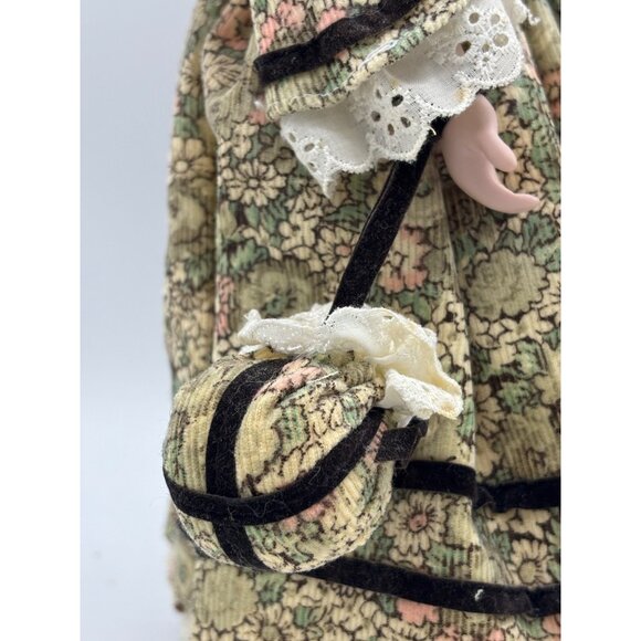 Vintage MYD Marian Yu Desings Porcelain Doll Red hair Numbered + stand - Picture 9 of 12